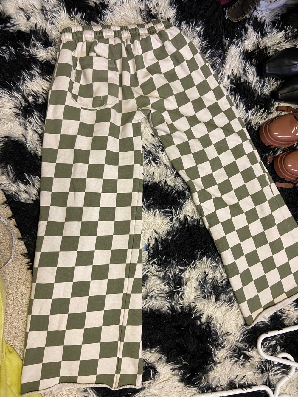 Olive & White Checkerboard Wide-Leg Joggers - Picture 3 of 4